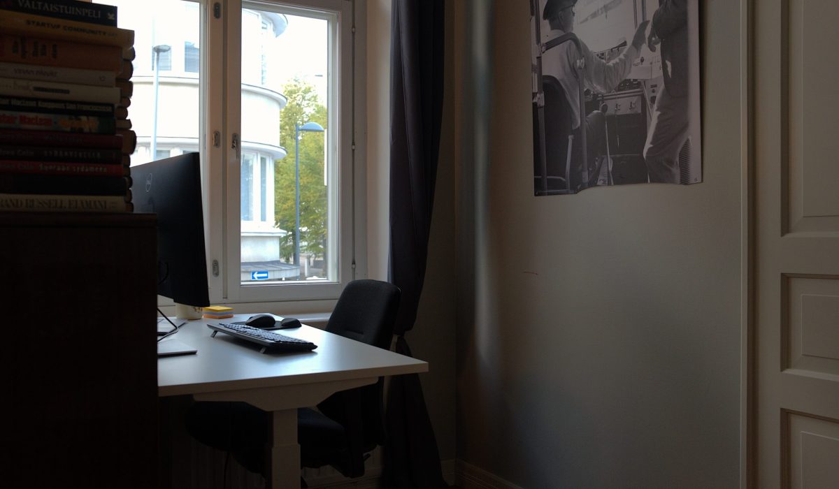 työpöytä huoneessa